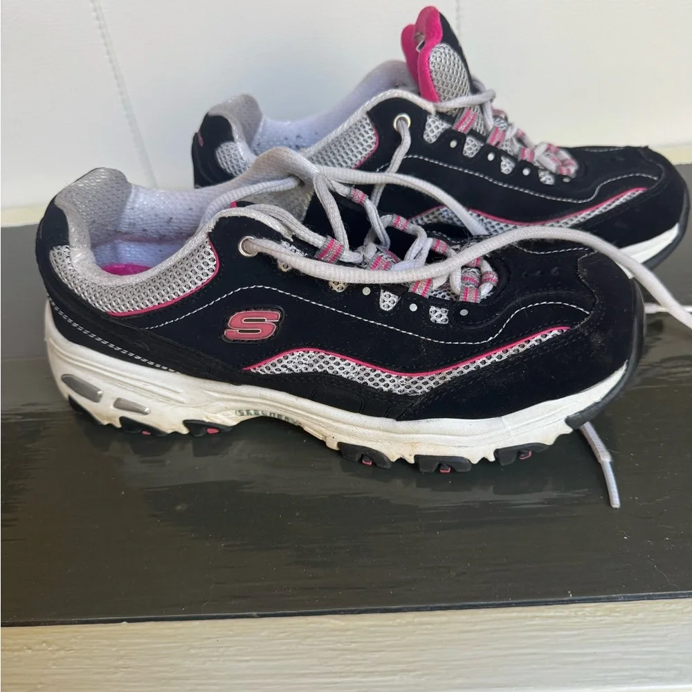 Skechers D'Lites Black and Pink Women's Sneakers - Picture 3 of 5